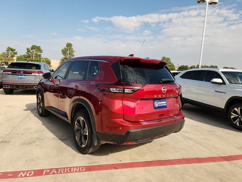 Used 2024 Nissan Rogue SV FWD image 4