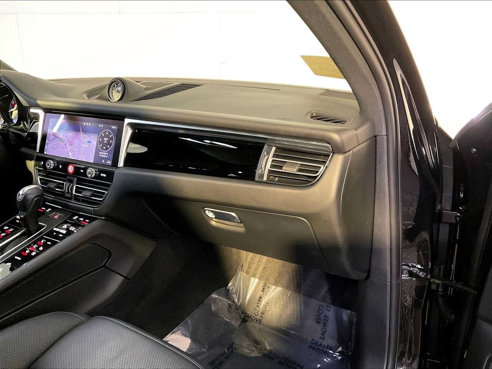 Certified 2024 Porsche Macan S AWD/4WD image 22