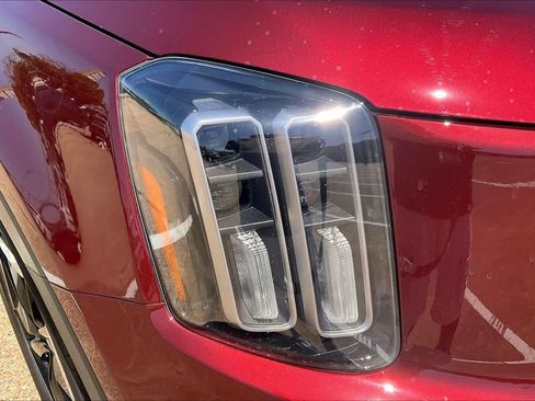 Certified 2024 Kia Telluride EX w/ EX Captain's Chair Package FWD image 29