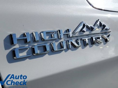 Used 2026 Chevrolet Suburban High Country RWD image 8