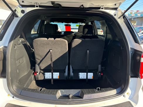 Used 2018 Ford Explorer XLT image 5