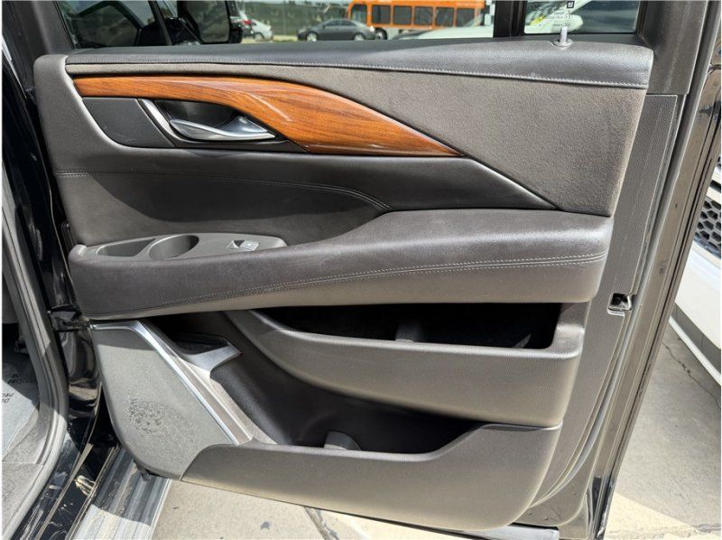 Used 2016 Cadillac Escalade ESV Luxury AWD/4WD image 28