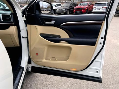 Used 2015 Toyota Highlander Limited image 22