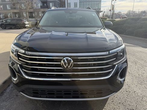 Used 2024 Volkswagen Atlas SE image 11