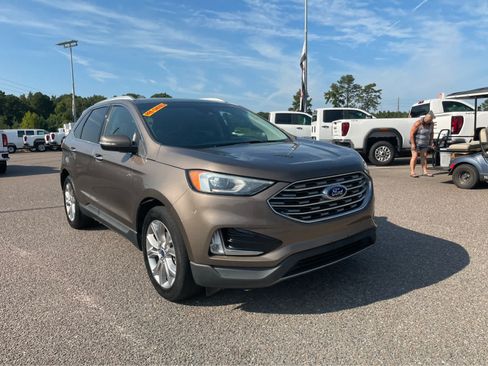 Used 2019 Ford Edge Titanium FWD image 3