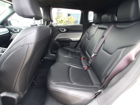 Used 2025 Jeep Compass Limited AWD/4WD image 7