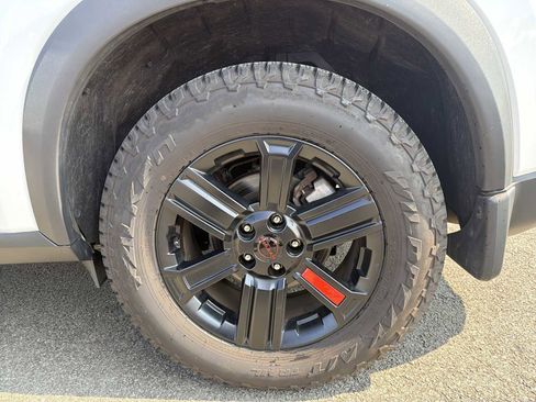 Certified 2025 Nissan Rogue SV image 5