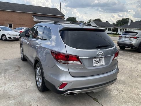 Used 2018 Hyundai Santa Fe SE w/ Cargo Package FWD image 5
