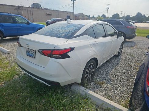 Used 2020 Nissan Versa SV FWD image 8