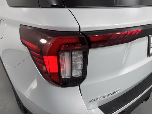 Used 2026 Ford Explorer Active AWD/4WD image 31