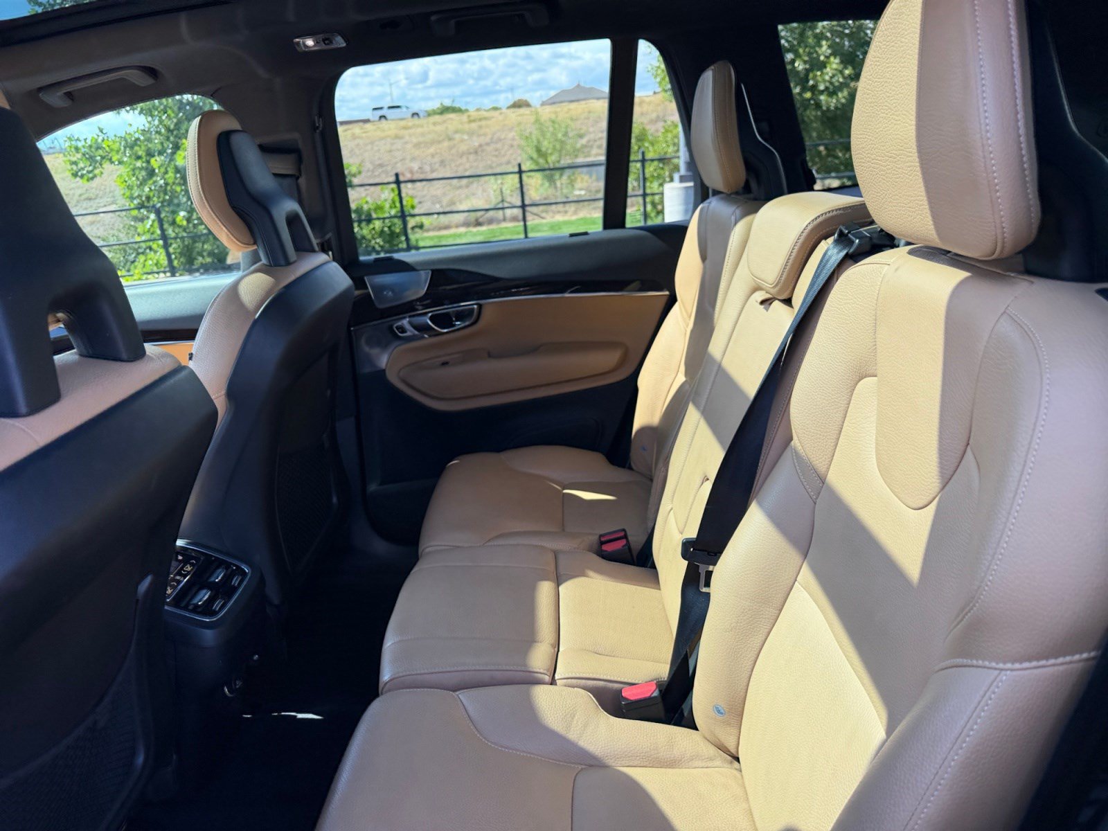 Used 2017 Volvo XC90 T6 Momentum w/ Vision Package AWD/4WD image 17
