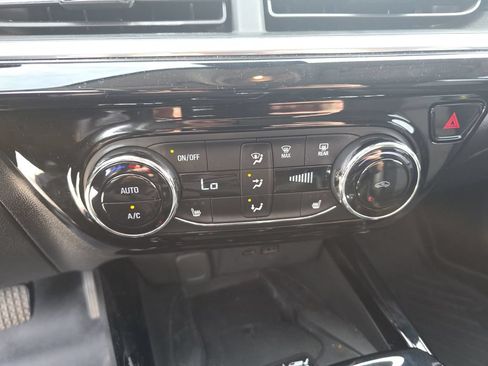 Certified 2024 Chevrolet Trax ACTIV w/ Sunroof Package FWD image 21