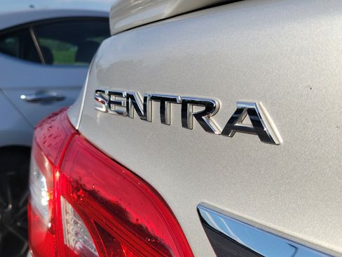 Used 2017 Nissan Sentra SR FWD image 9