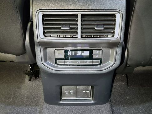 New 2026 Volkswagen Atlas SE image 13