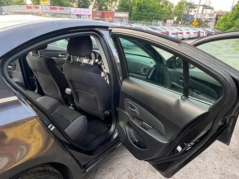 Used 2015 Chevrolet Cruze LT FWD image 15