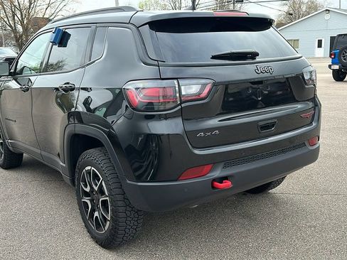 Used 2025 Jeep Compass Trailhawk w/ Trailhawk Elite Group AWD/4WD image 4