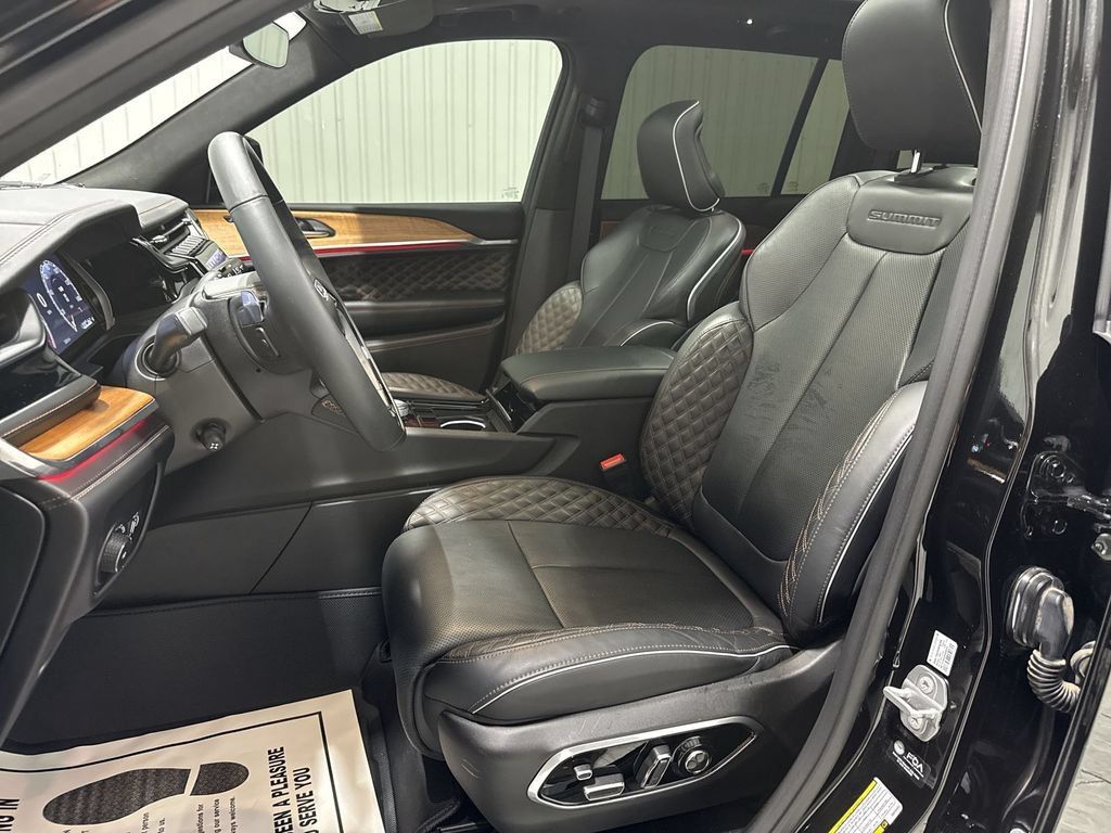 Used 2025 Jeep Grand Cherokee Summit AWD/4WD image 20