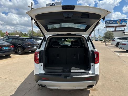 Used 2023 GMC Acadia SLT image 13