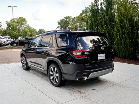 Used 2024 Honda Pilot Elite image 9