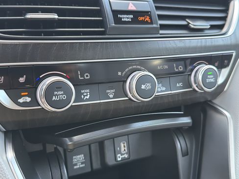 Used 2020 Honda Accord Touring image 7