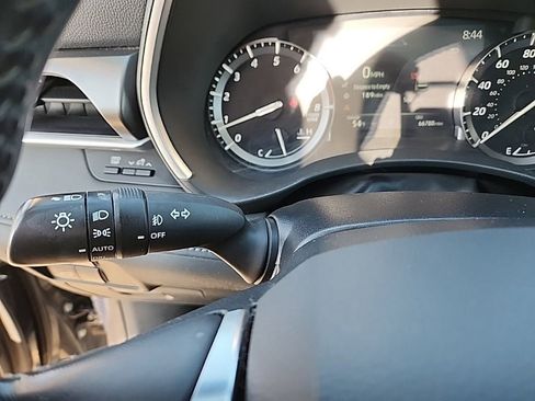 Used 2021 Toyota Highlander XLE AWD/4WD image 13