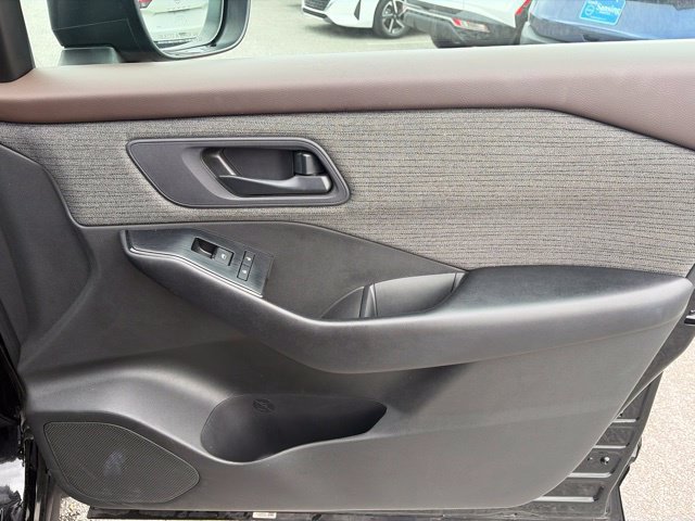 Used 2023 Nissan Rogue S FWD image 14