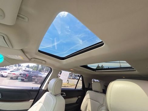 Used 2017 Ford Explorer Platinum AWD/4WD image 22