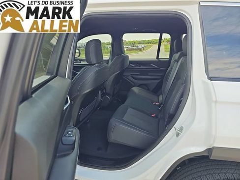Used 2024 Jeep Grand Cherokee Laredo w/ Luxury Tech Group I AWD/4WD image 24