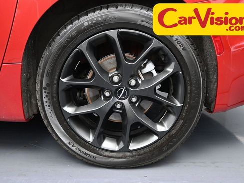 Used 2025 Chrysler Pacifica Limited image 10