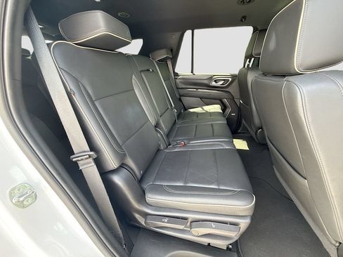 Used 2024 GMC Yukon SLT RWD image 30