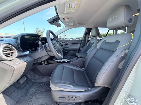 Used 2025 Chevrolet Trax ACTIV w/ Driver Confidence Package FWD image 19