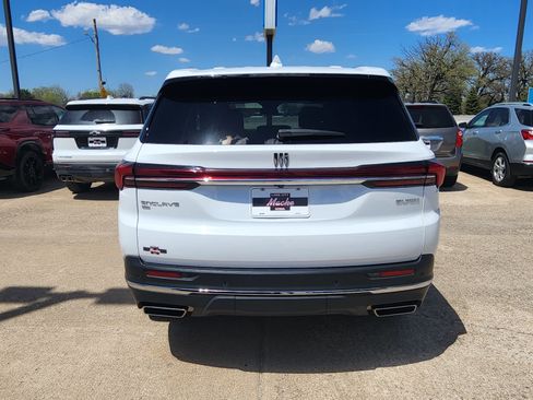 Used 2025 Buick Enclave Preferred AWD/4WD image 6