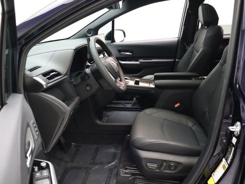 Certified 2025 Toyota Sienna Platinum image 14