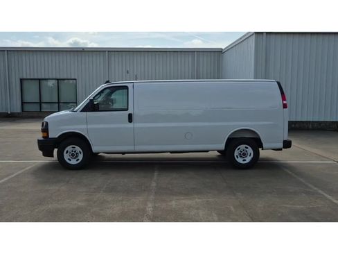New 2025 GMC Savana 2500 Extended w/ Enhanced Convenience Package image 5