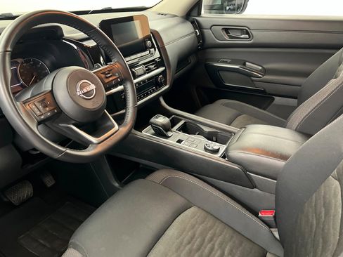 Used 2025 Nissan Pathfinder SV AWD/4WD image 16