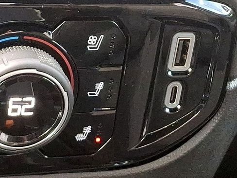 Used 2024 Chevrolet Silverado 1500 ZR2 image 30