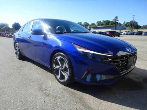 Used 2021 Hyundai Elantra SEL w/ Convenience + Premium Package FWD image 3