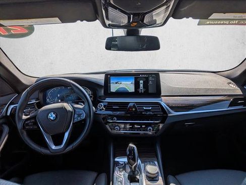 Used 2021 BMW 530e xDrive w/ Convenience Package image 19