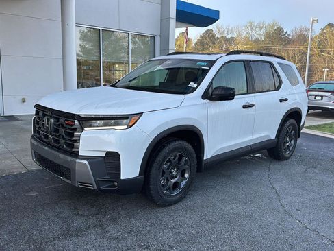 New 2026 Honda Pilot TrailSport image 2