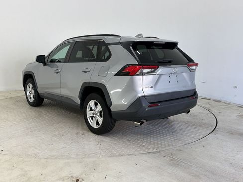Used 2021 Toyota RAV4 XLE FWD image 3