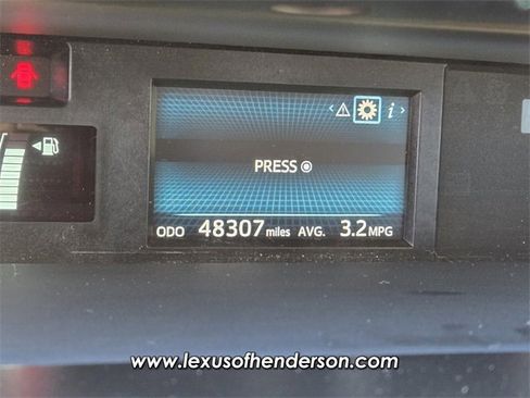 Used 2017 Toyota Prius V Five image 31