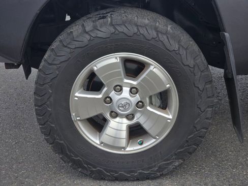 Used 2014 Toyota Tacoma w/ TRD Sport Package image 10