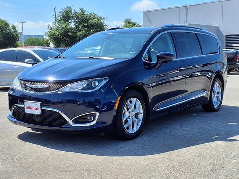 Used 2020 Chrysler Pacifica Touring-L Plus w/ Tire & Wheel Group FWD image 22