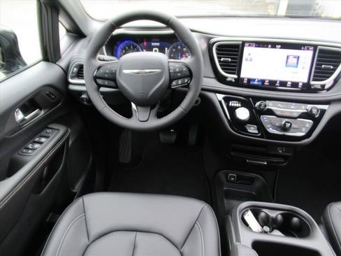 New 2026 Chrysler Pacifica Select w/ S Appearance Package FWD image 13
