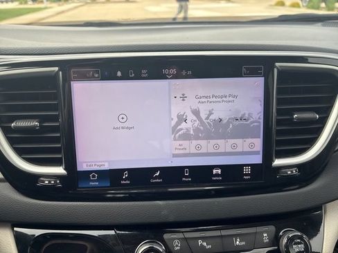 Used 2024 Chrysler Pacifica Touring-L FWD image 34