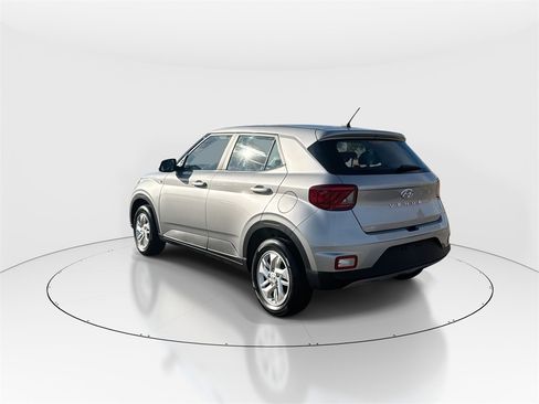 Used 2024 Hyundai Venue SE image 6