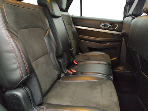 Used 2018 Ford Explorer XLT w/ Equipment Group 202A image 19