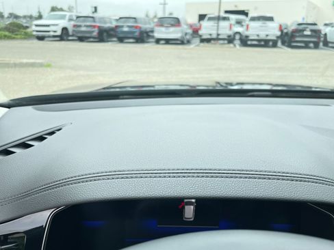 Used 2025 Volkswagen Jetta SE image 35