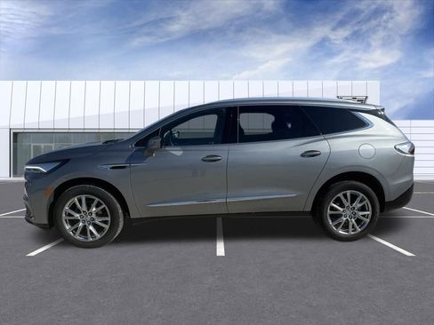 Used 2024 Buick Enclave Essence w/ Experience Buick Package image 5