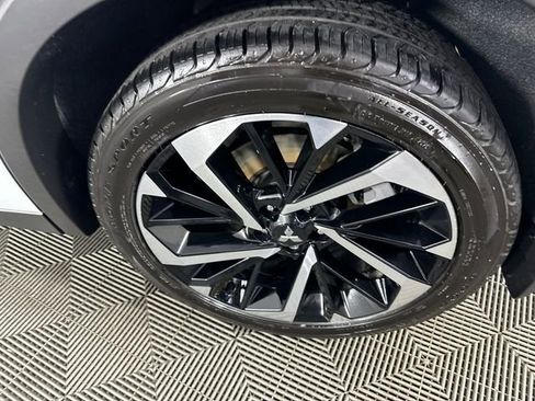 Used 2023 Mitsubishi Outlander SE AWD/4WD image 5
